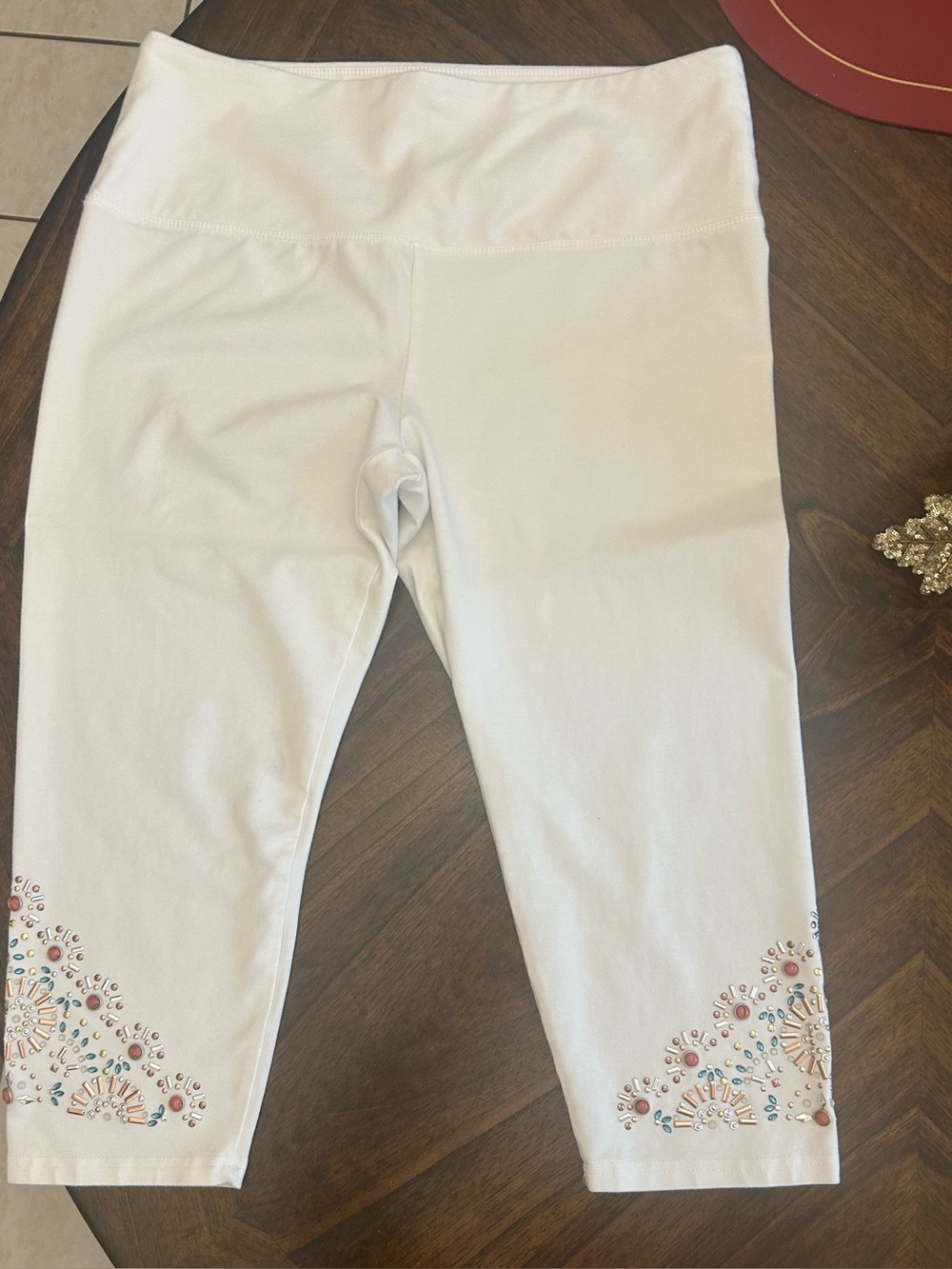 Women's White Capri Leggings with Embellished Hem, Size LG Petite Great Con'd